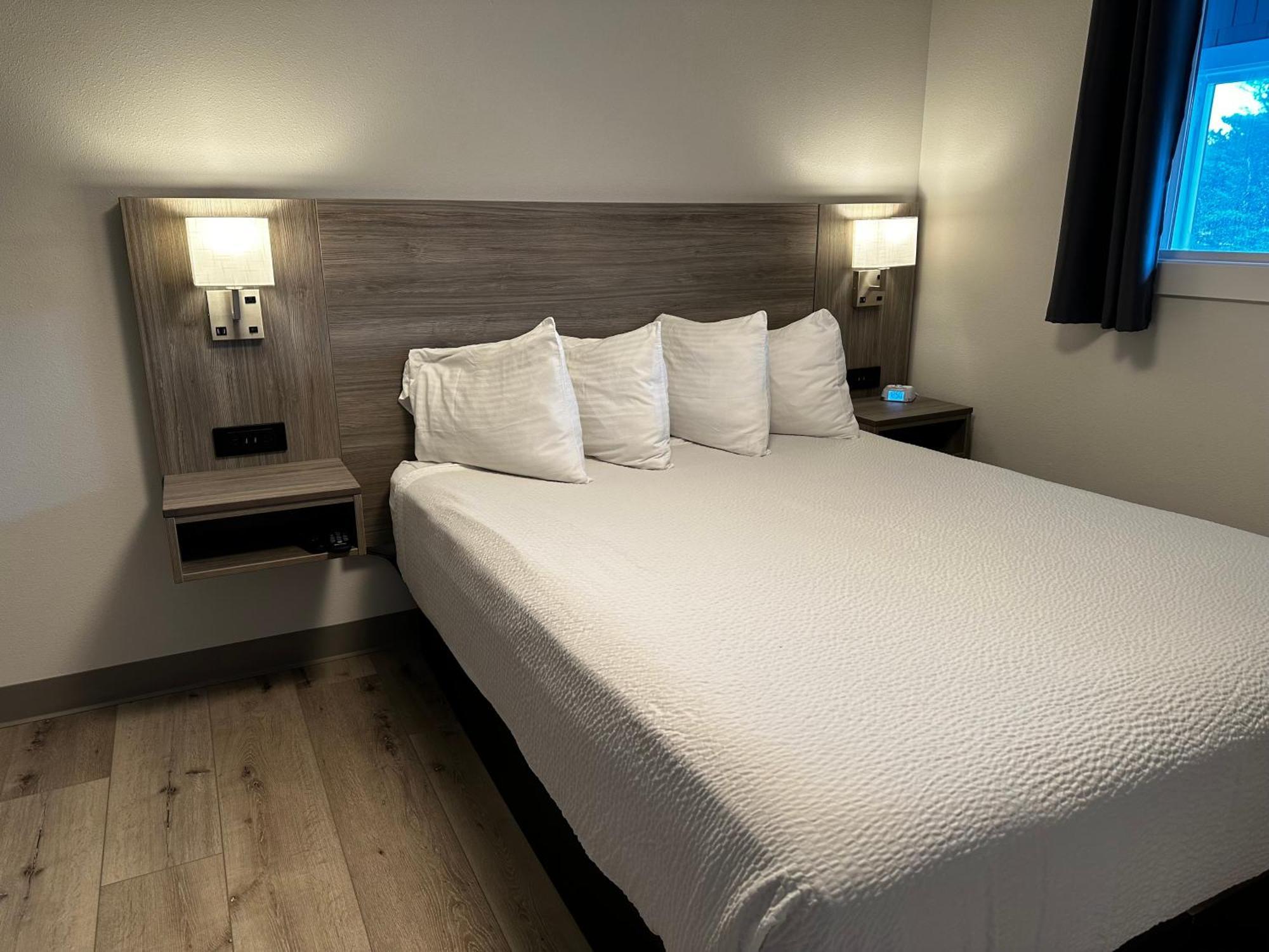 Hotel West 3*